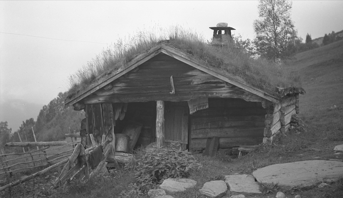 Eldhus, Nyhus, Lønset, Oppdal, Sør-Trøndelag. Fotografert 1937. Fra album. 