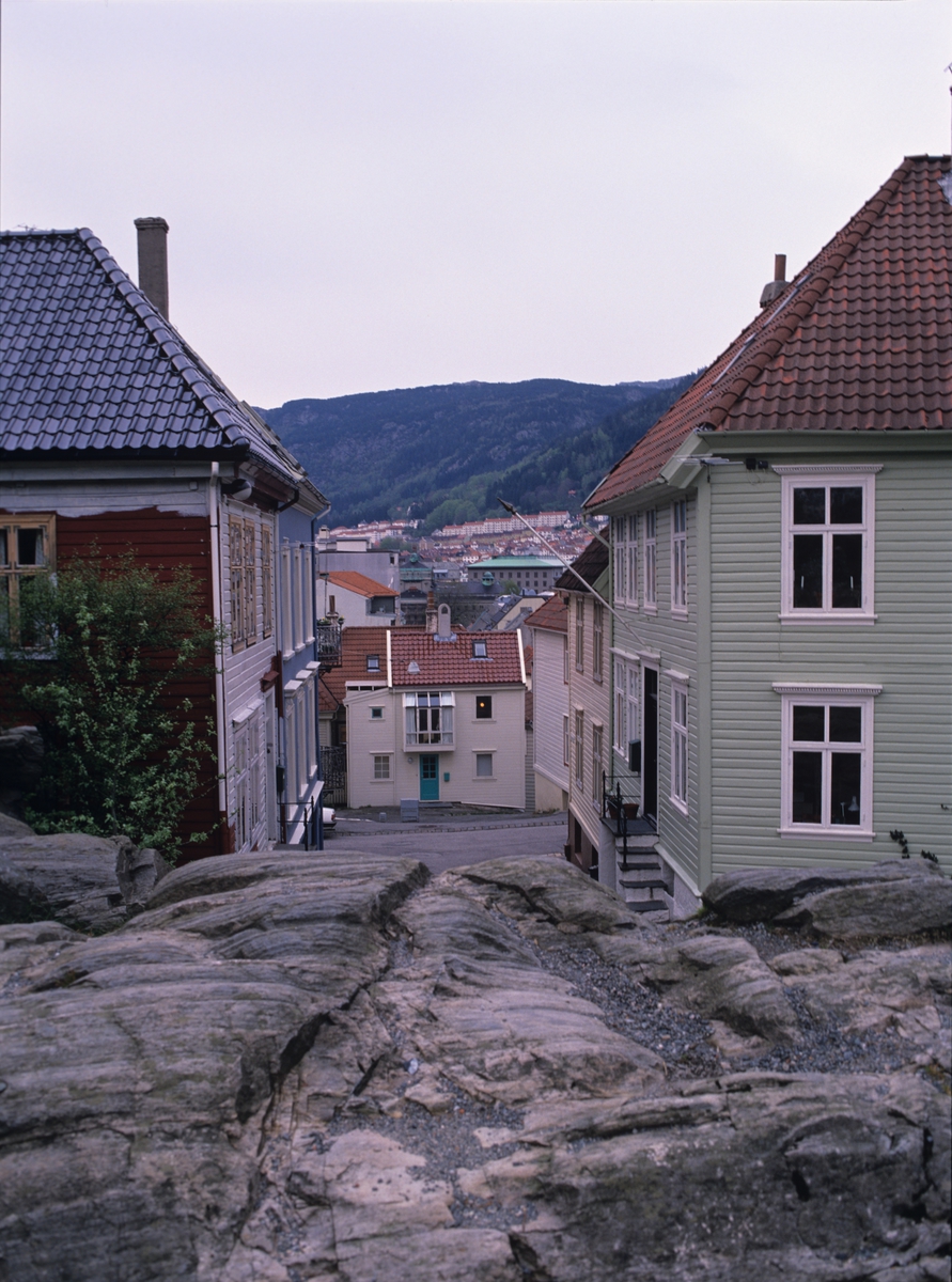 Eldre småhusbebyggelse.  Illustrasjonsbilde fra Nye Bonytt 1989.