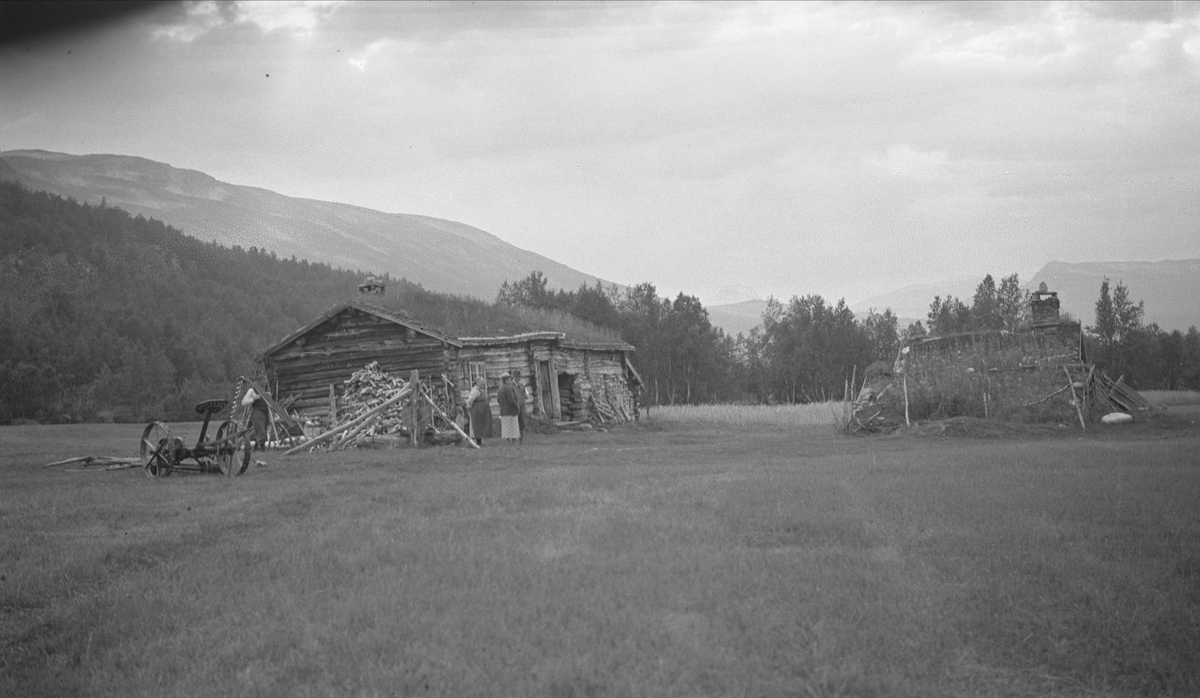 Setertun, Vasslisæter, Oppdal, Sør-Trøndelag. Fotografert 1937. 