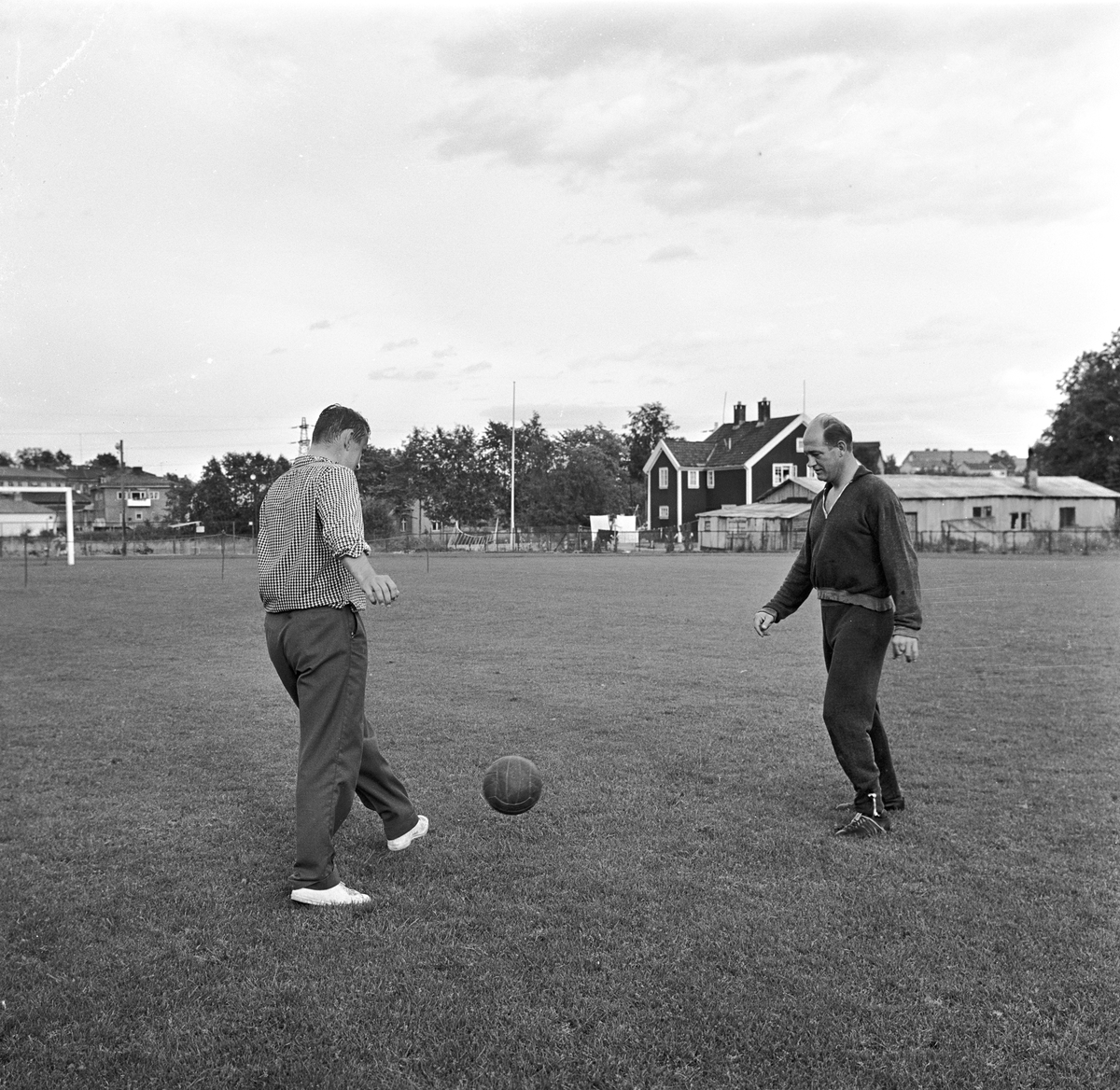 Serie bilder fra Asker (fotballaget) som trener. 22.08.1961.