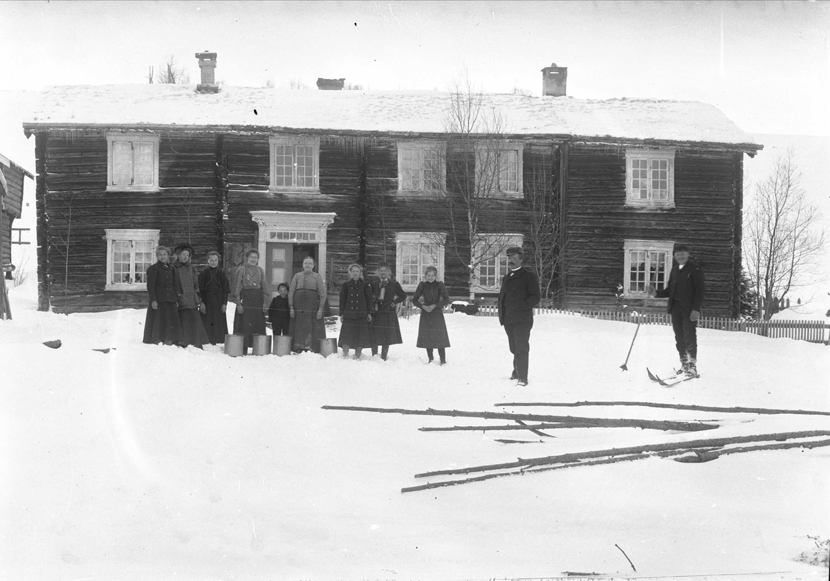 Serie bilder, noe fra Drøbak, Frogn, Akershus. Muligens noe fra Valdres. Familieliv, antagelig  familiene Hansen, Lund og Samuelson ca 1900-1905.