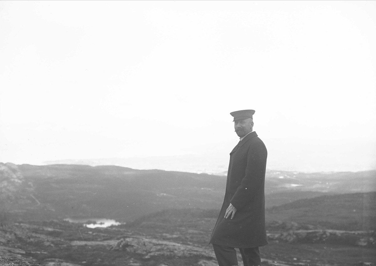 Serie bilder, noe fra Valdres, noe fra reise med båt til Trondheim og noe fra Fjelsæter(?). Familieliv, antagelig familien Lund ca 1899-1902.