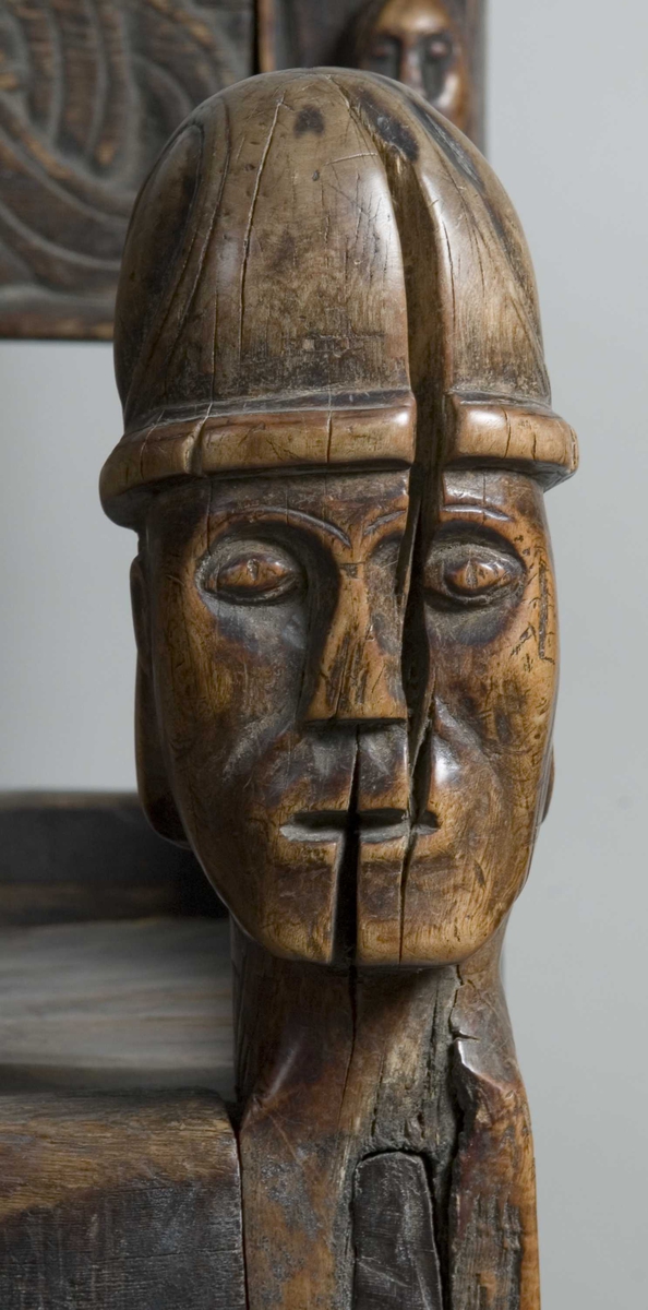 Serie bilder av kirkebenk, ca år 1250, antagelig fra Heddal stavkirke. 
I Norsk Folkemuseums samling, fra Kong Oscar IIs samlinger.