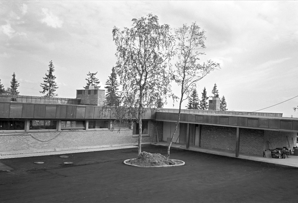 Serie. Fra arbeide rundt Voksenåsen hotell, Oslo. 