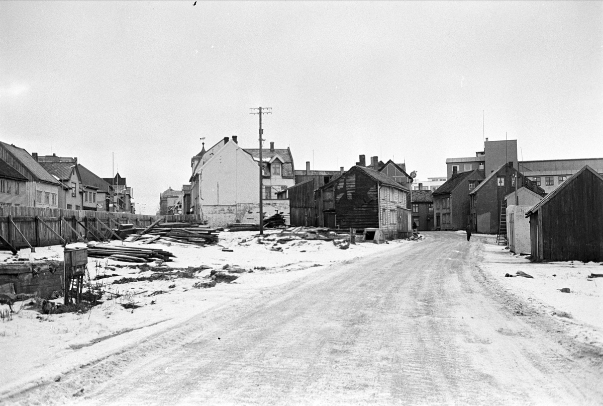 Serie. Tromsø sentrum og havnebasseng, Tromsø, Troms. Fotografert nov. 1965.