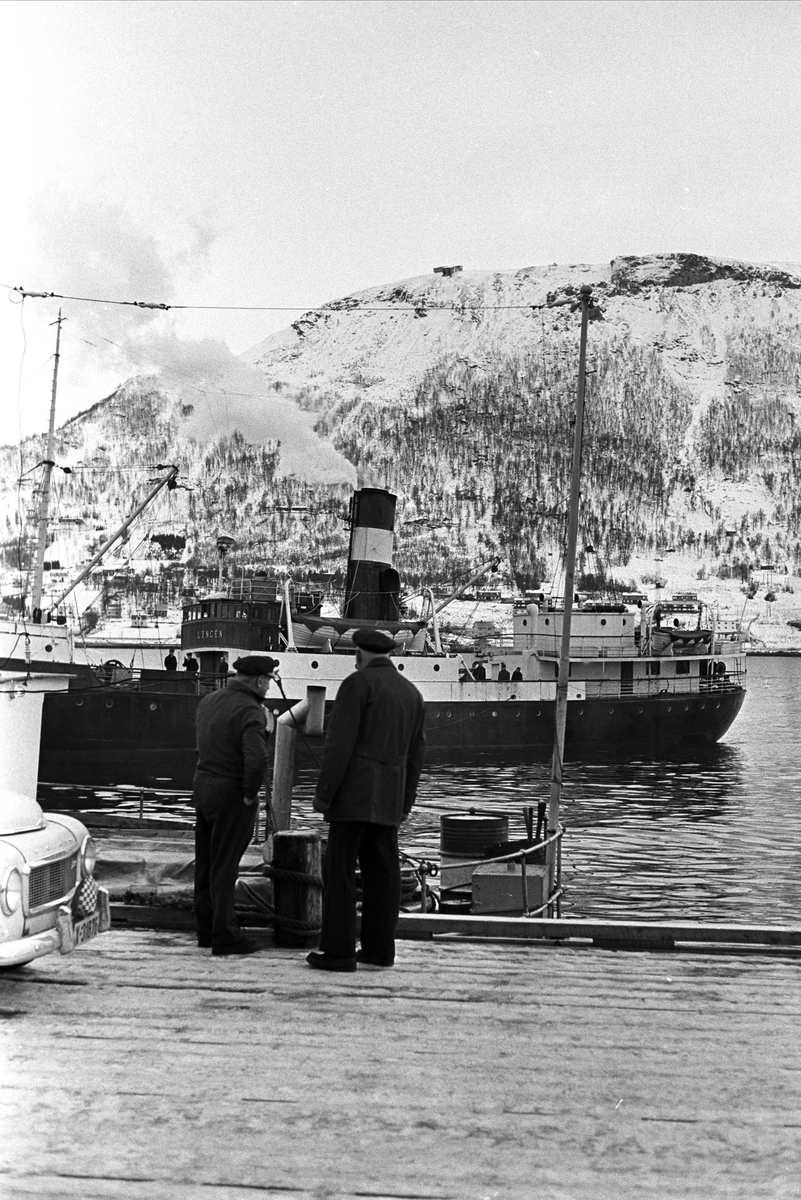 Serie. Tromsø sentrum og havnebasseng, Tromsø, Troms. Fotografert nov. 1965.