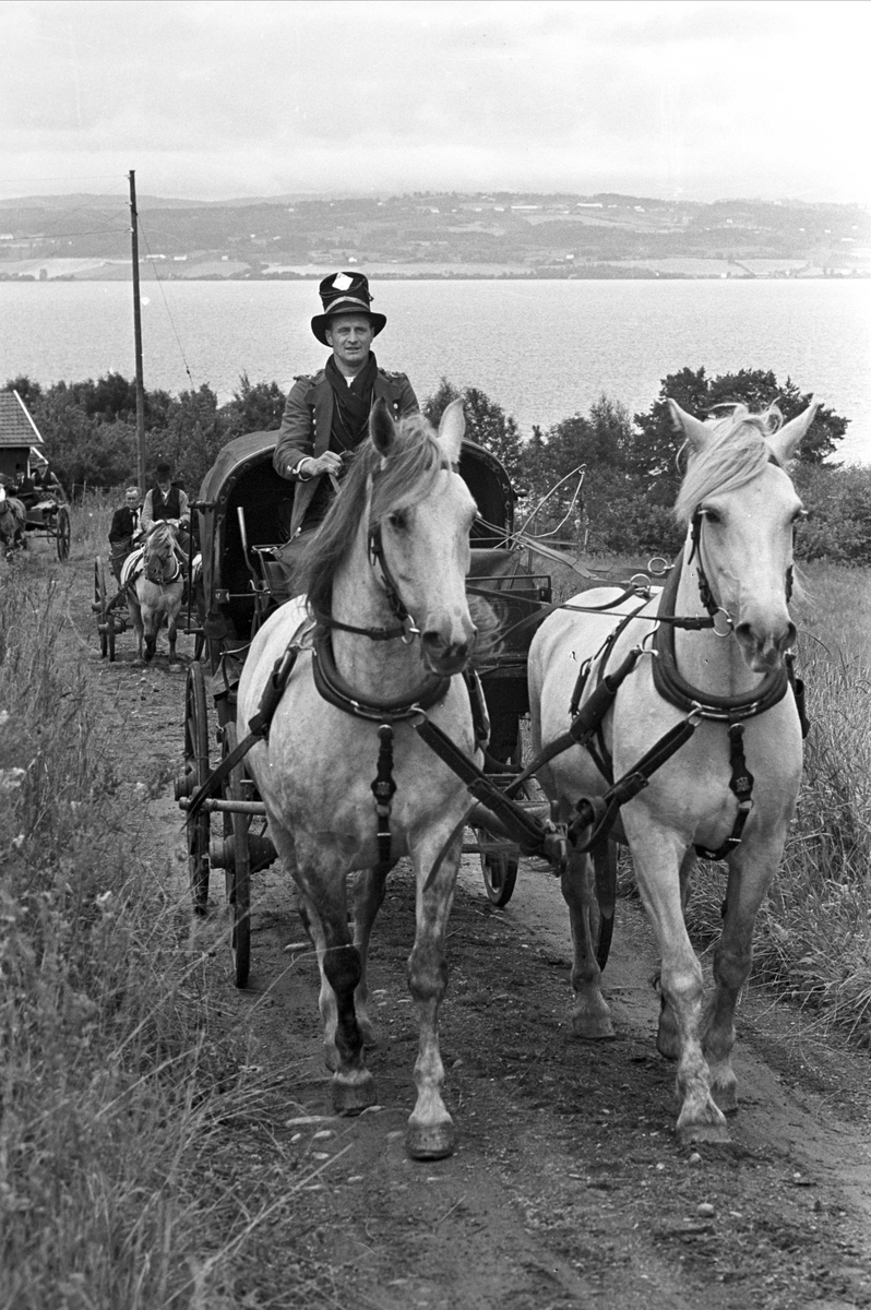 Serie. Innspiling av historisk film, Toten museum, Stenberg, Vestre Toten, Oppland. Fotografert 1962.