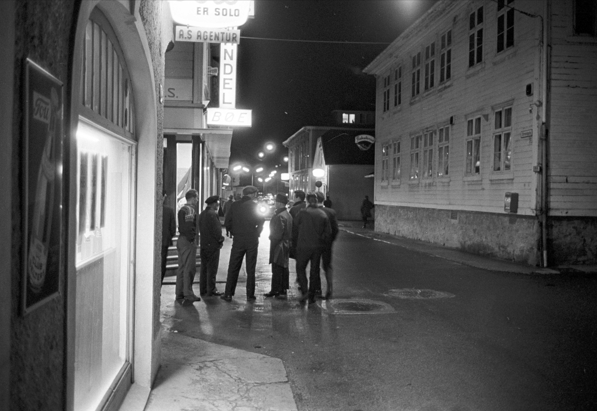 Serie. Fiskebåter ligger til kai, Egersund, Rogaland. Fotografert nov. 1965.