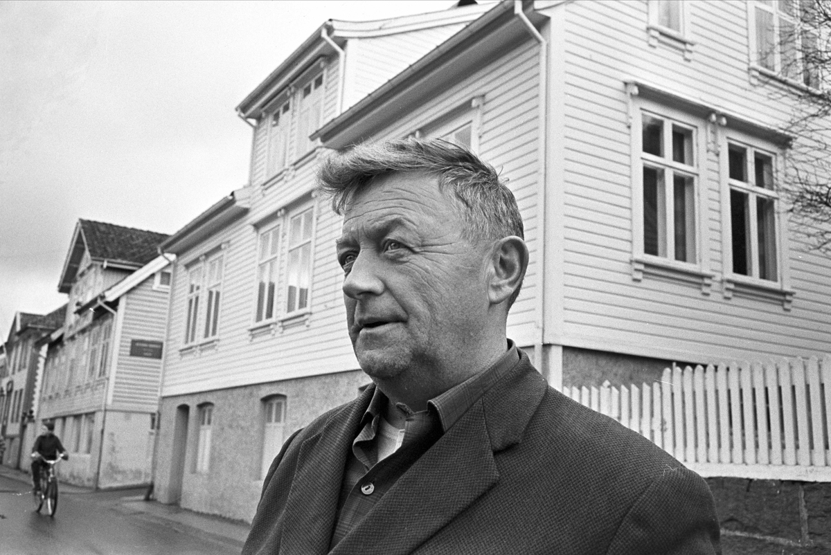 Serie. Fiskebåter ligger til kai, Egersund, Rogaland. Fotografert nov. 1965.