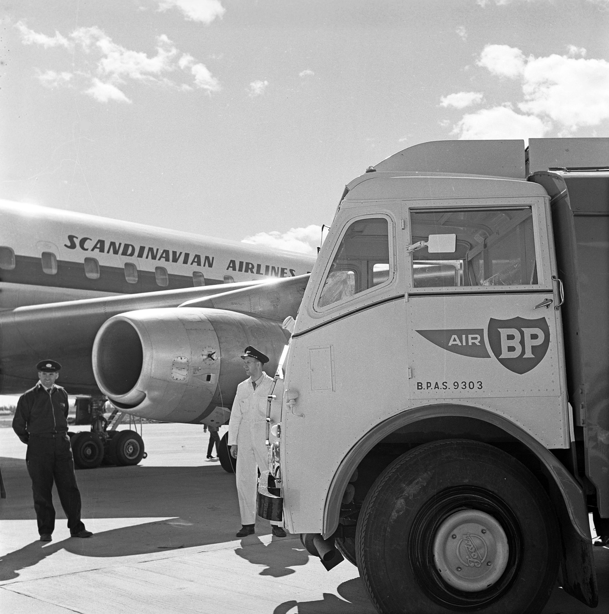 Serie. Flyselskapet SAS starter med flygninger direkte fra Gardermoen til New York. Fotografert april 1961.