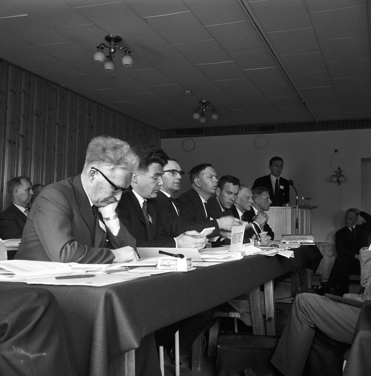 Serie. Fra partiet Venstres landsmøte på Voss i Hordaland. Fotografert mai 1964.