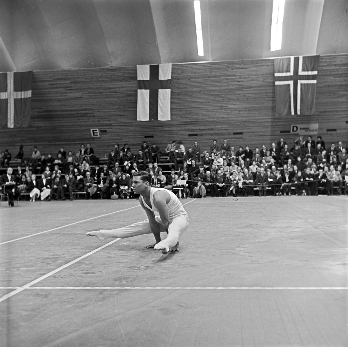 Serie. Nordisk mesterskap i turn, herreturnere, Njårdhallen i Oslo. Fotografert 2. desember 1961.