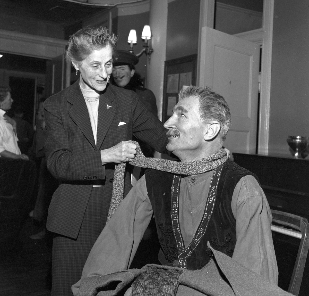 Serie. Fra Centralteatret i Oslo. Arbeid på og bak scenen. Fotografert mars 1960.

