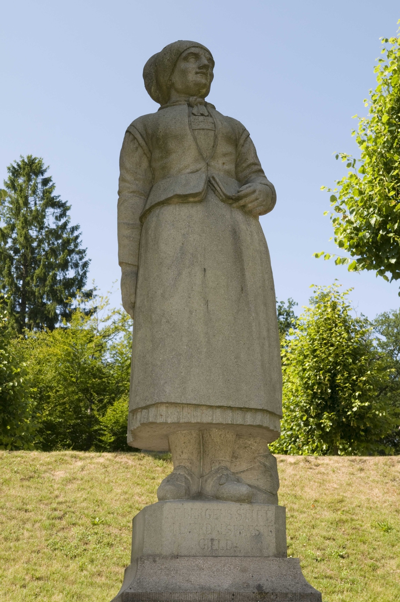 Kvinde fra Lærdal. Nordmandsdalen ved Fredensborg Slot, Danmark.