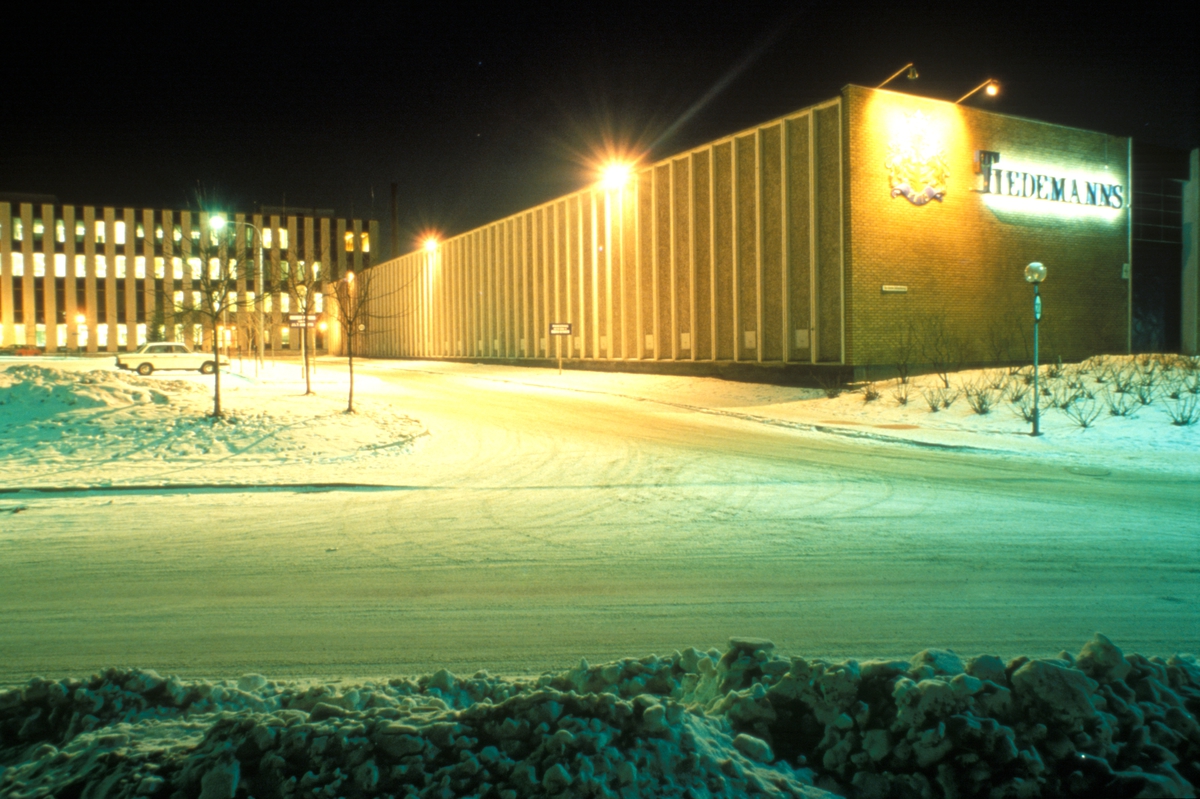 Tiedemanns Tobaksfabrik. Fra billedserie til presentasjon av Tiedemanns ordrerutine i 1987.