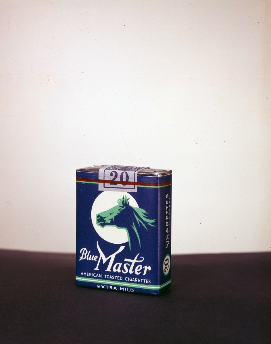 Reklamefoto av Blue Master sigaretter.