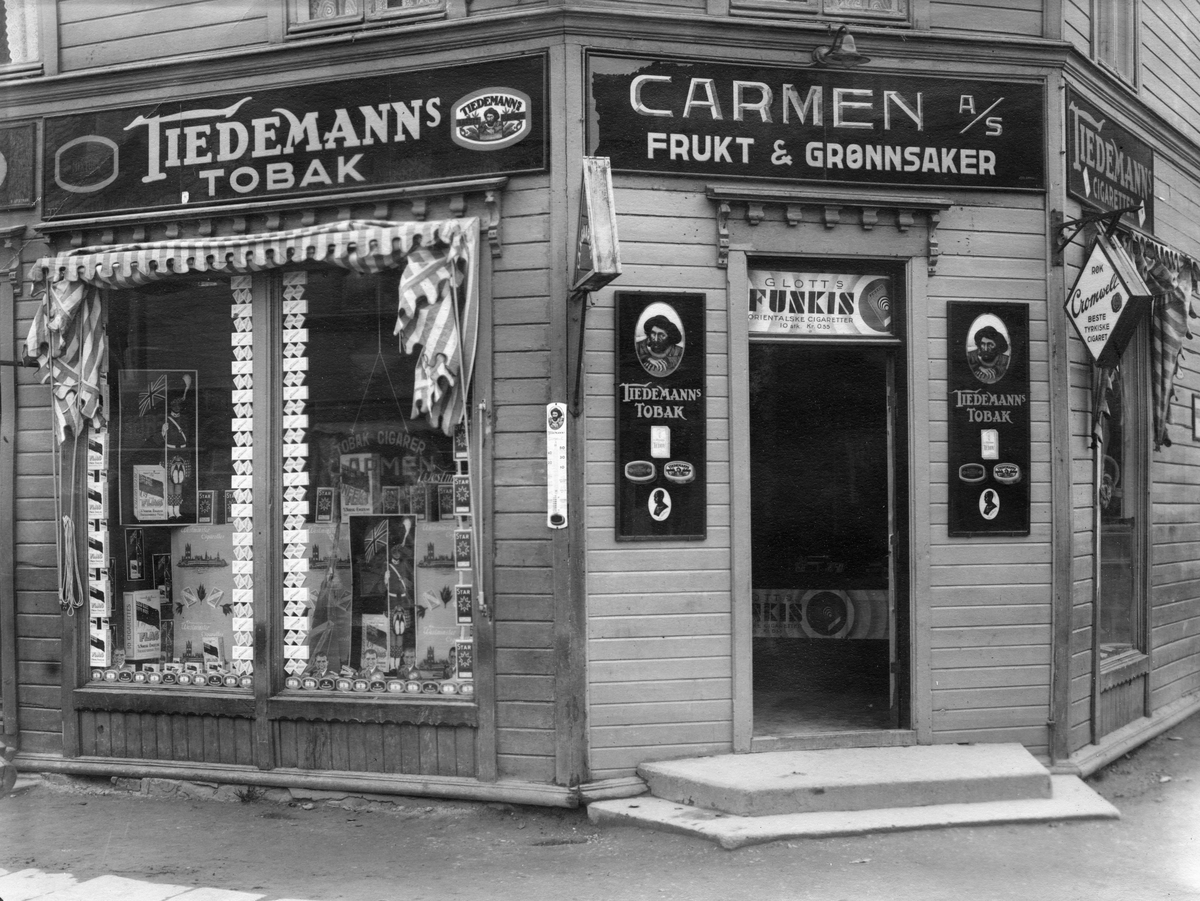Tobakksforretningen Carmen A/S i Harstad, 1932.