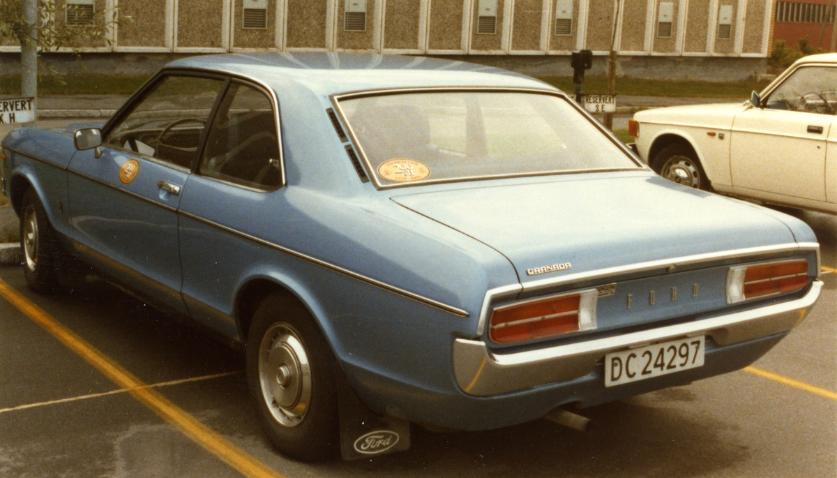 Bil med reklame for Tiedemanns Tobaksfabriks 200-årsjubileum i 1978.