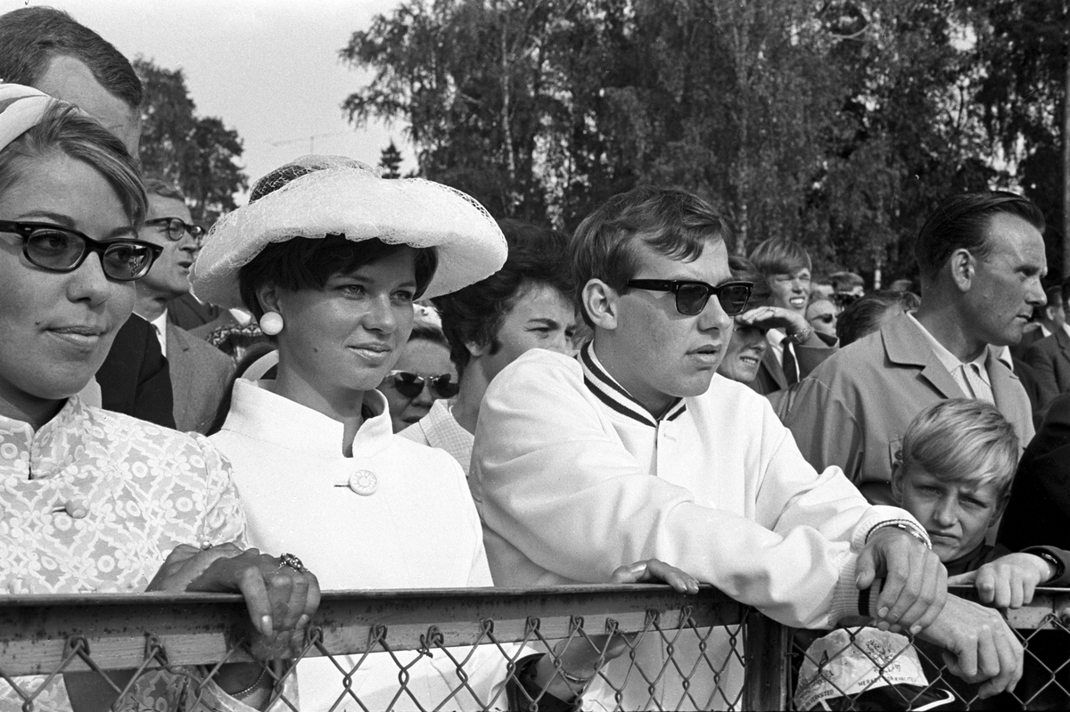 Damenes hatteparadedag på Øvrevoll galoppbane i Bærum 20. august 1967.