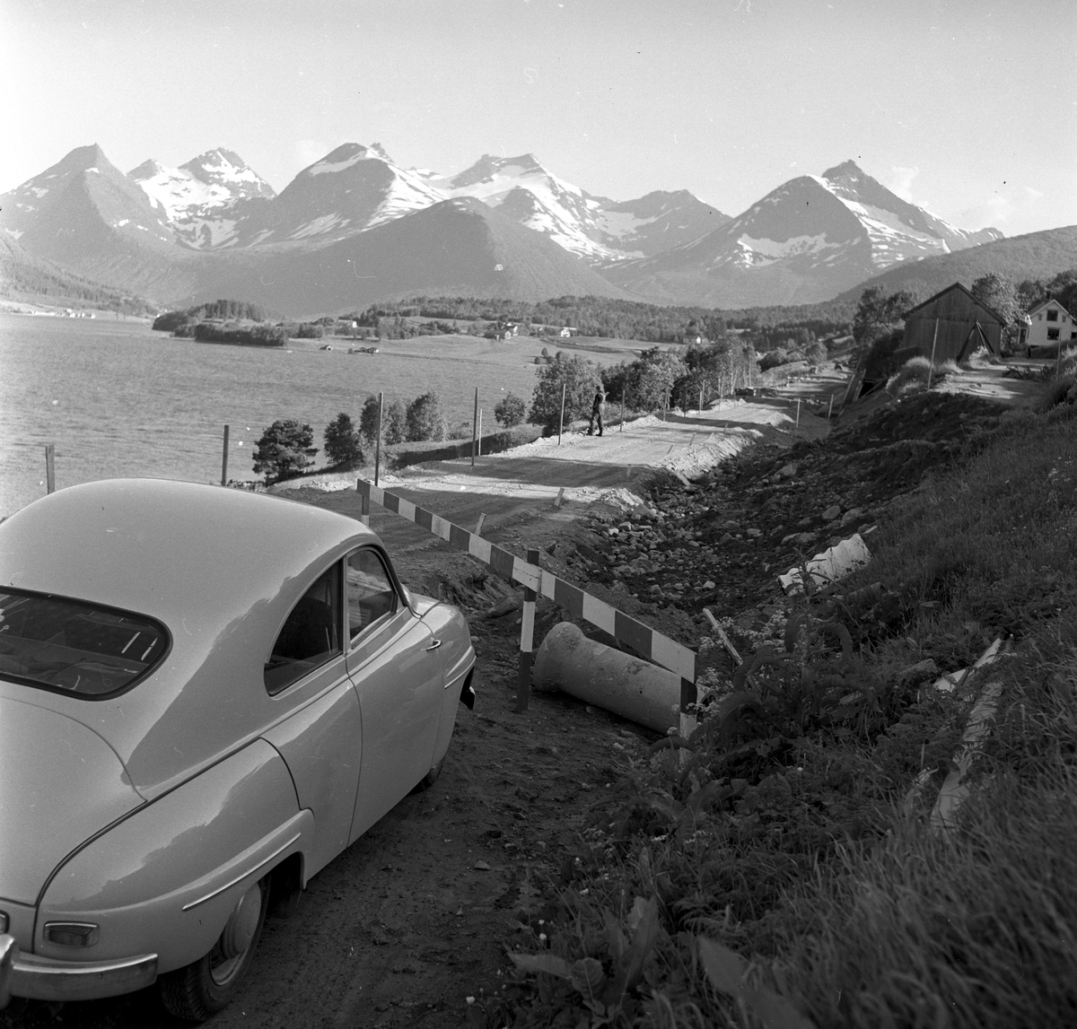 Veiarbeide på Ålesundveien.
Fotografert 1958.