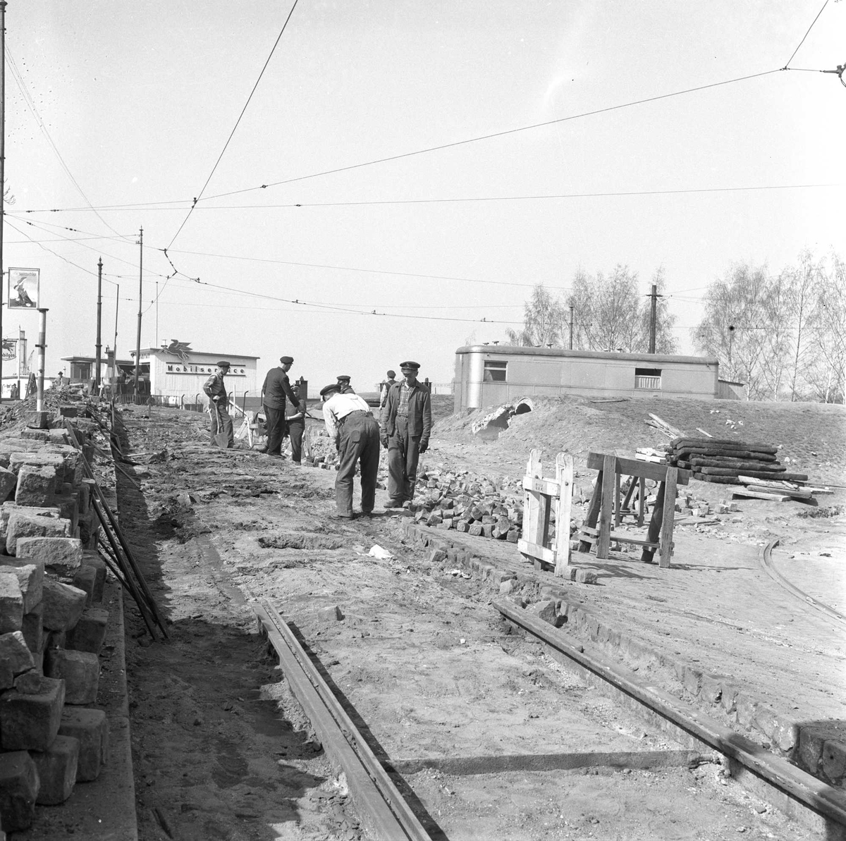 Omlegging av trikkeskinner, Gamlebyen, Oslo 1956.