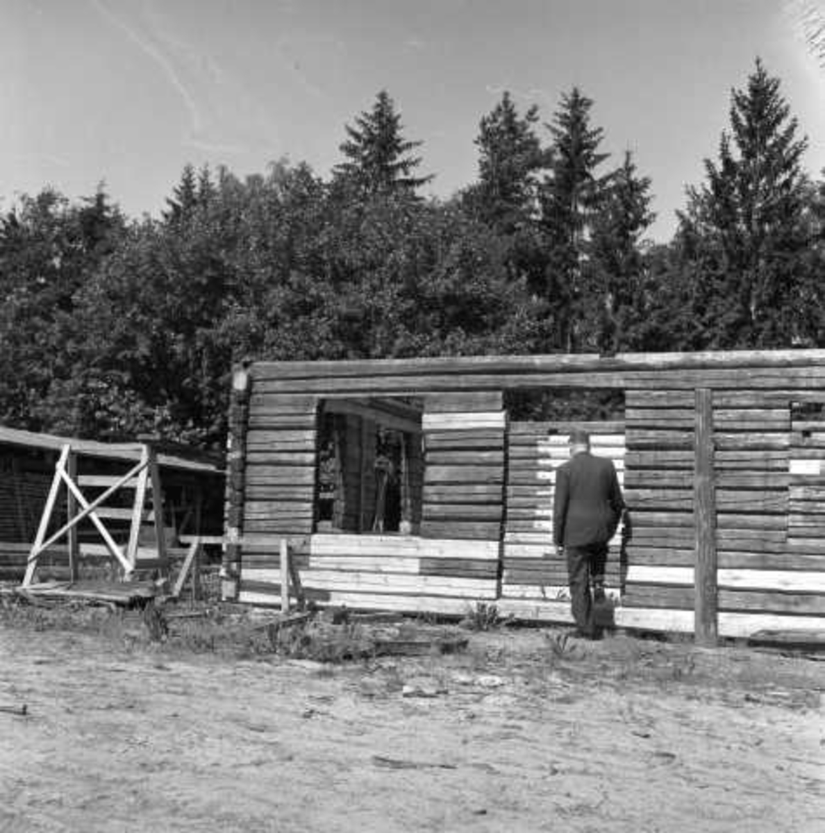 Norsk Folkemuseum, juli 1956. Arbeid med laftebygning.