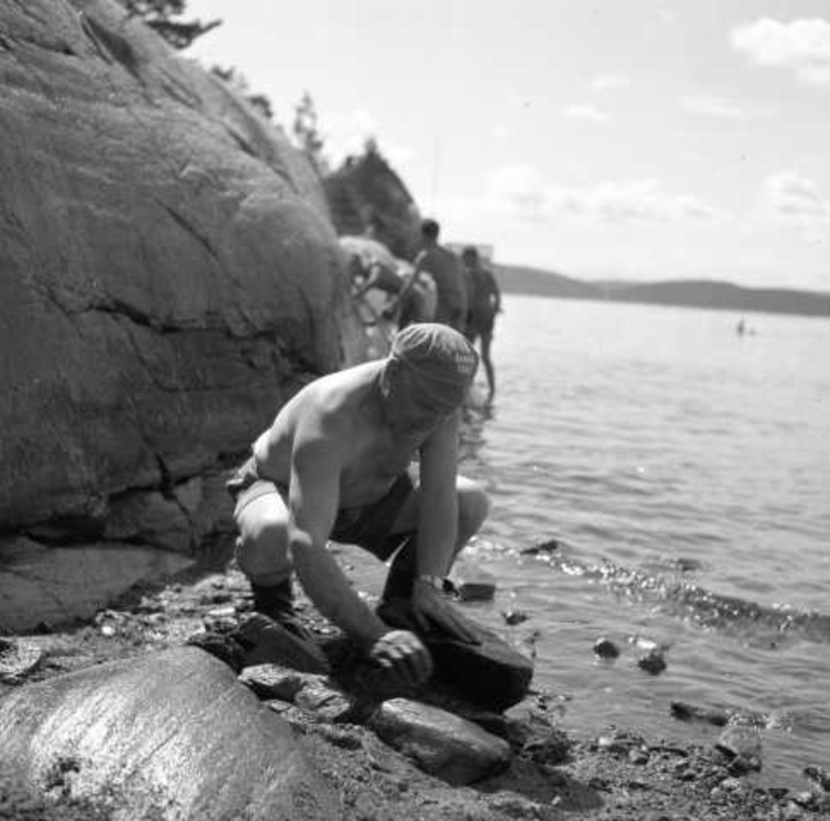 Rengjøring av oljesøl, Fagerstrand, Nesodden, 1956.