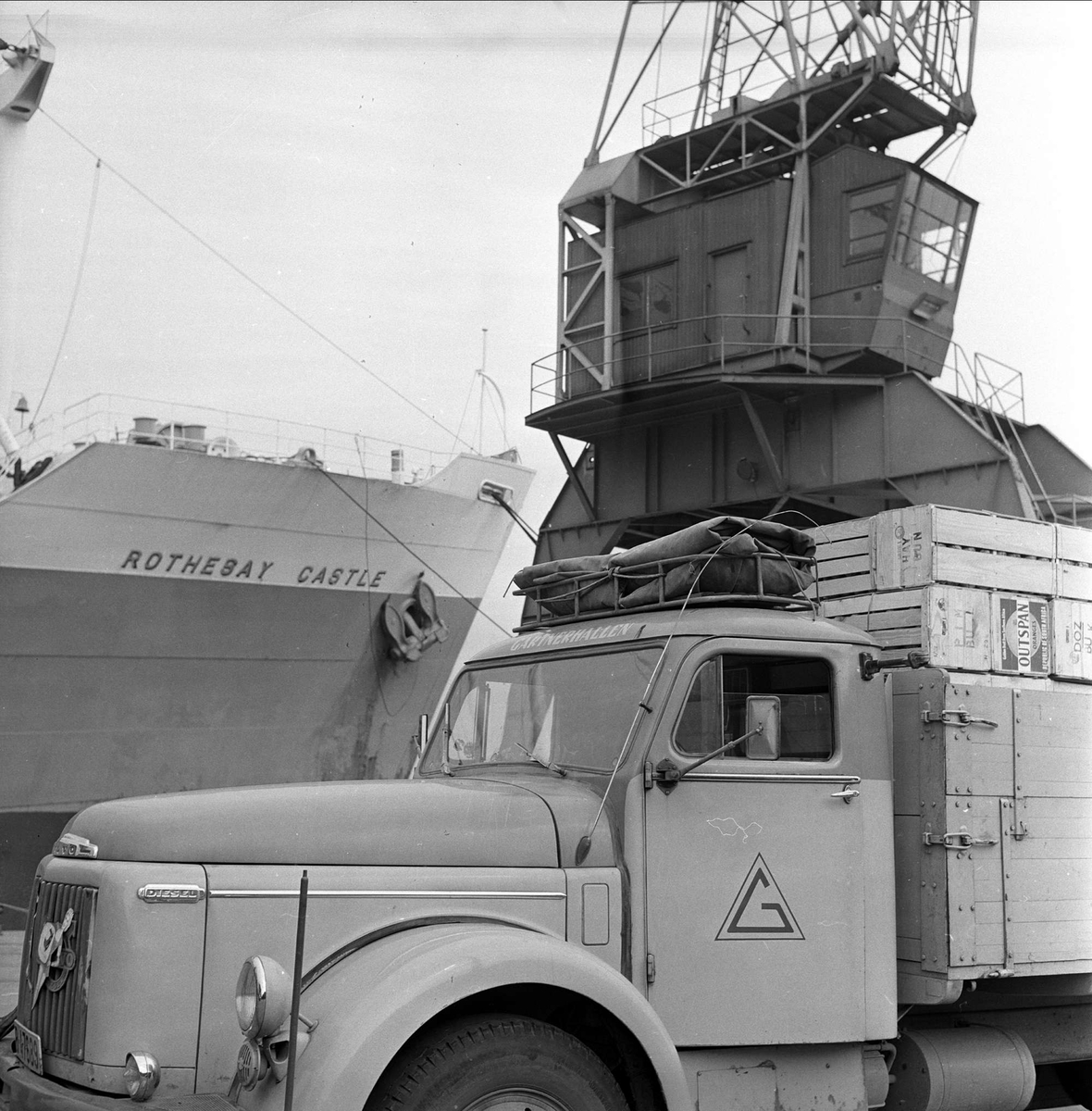 Sør-Afrikansk frukt på lastebil på kai ved skip, Oslo havn, juni 1964.