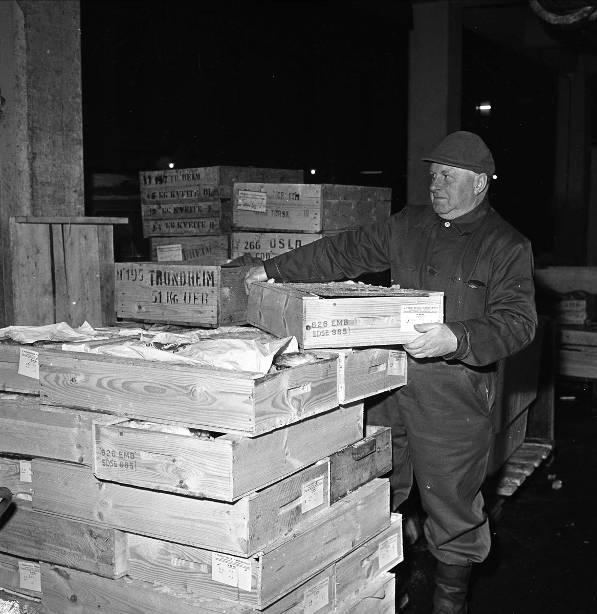 Fiskestreik. Kasser med torsk fra Danmark på fiskeauksjon, Oslo 21.01.1963.