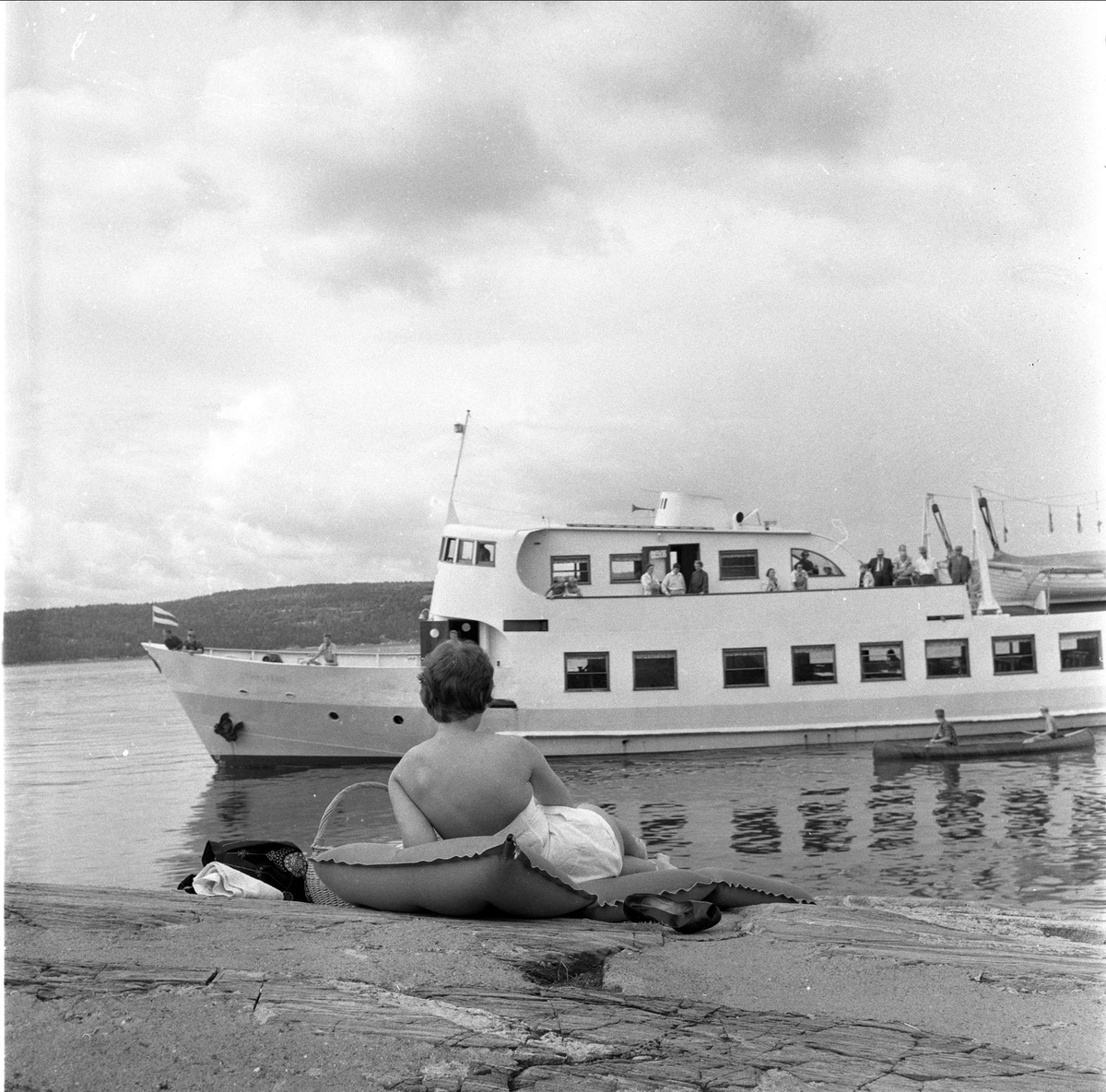 Kåringen av Miss Oslofjord, ferje passerer utflukt med missekandidater, Oslo, 18.08.1958.