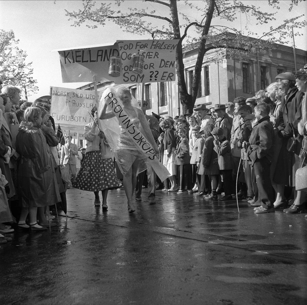 Karl Johans gate, Oslo, 17.05.1956. Russetoget.