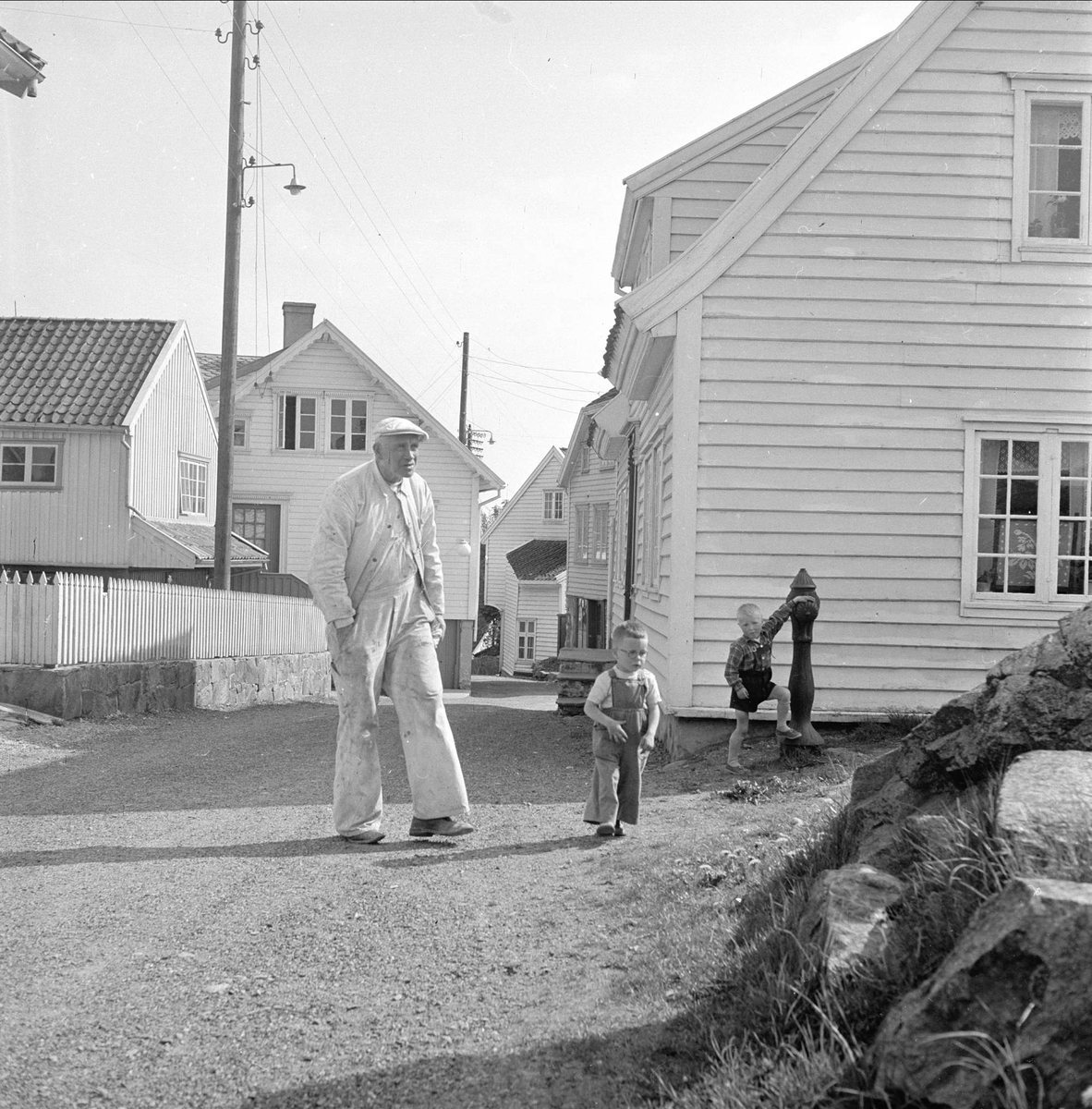 Skudeneshavn, Karmøy, Rogaland, 29.05.1954. Bebyggelse og mennesker.