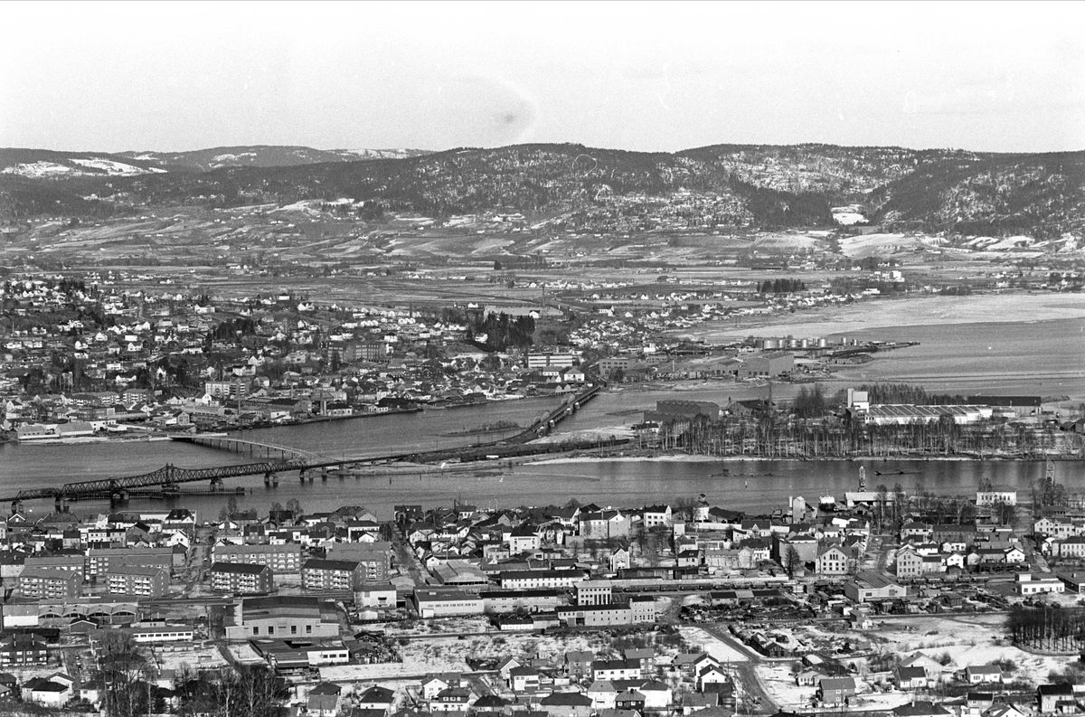 Drammen, februar 1965. Utsiktsbilde sett fra Drafnkollen.