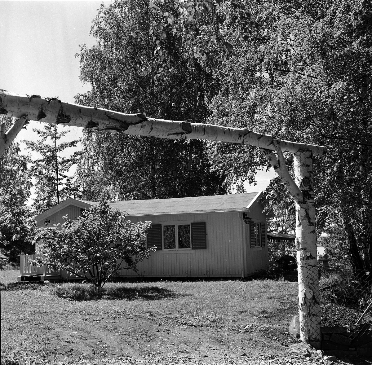 Nesodden, Akershus, 17.06.1961. Hytte med hage.