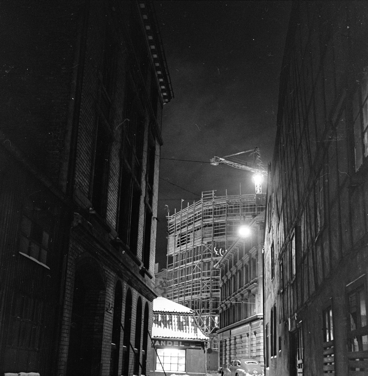 Vaterland, Oslo, februar 1958. Bygninger, gatebilde og bygg under oppføring.