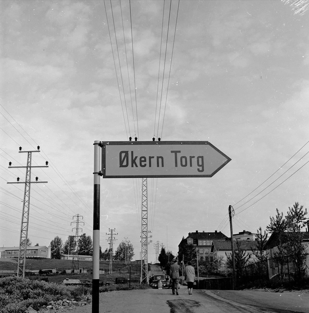 Økern torg, Oslo, mari 1959. Torghandel. 