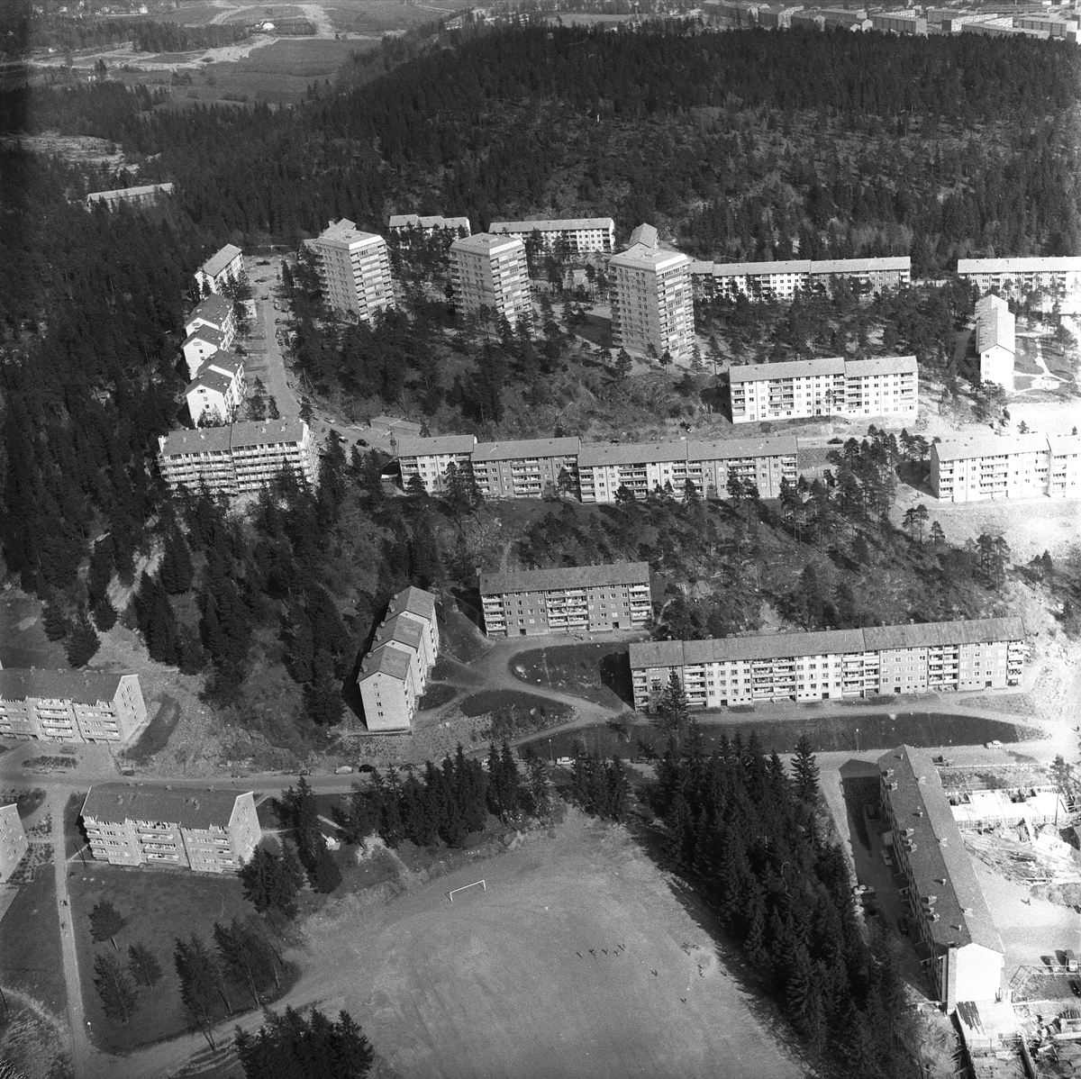 Oslo, 02.05.1959. Flyfoto fra innfartsveier og drabantbyer. 