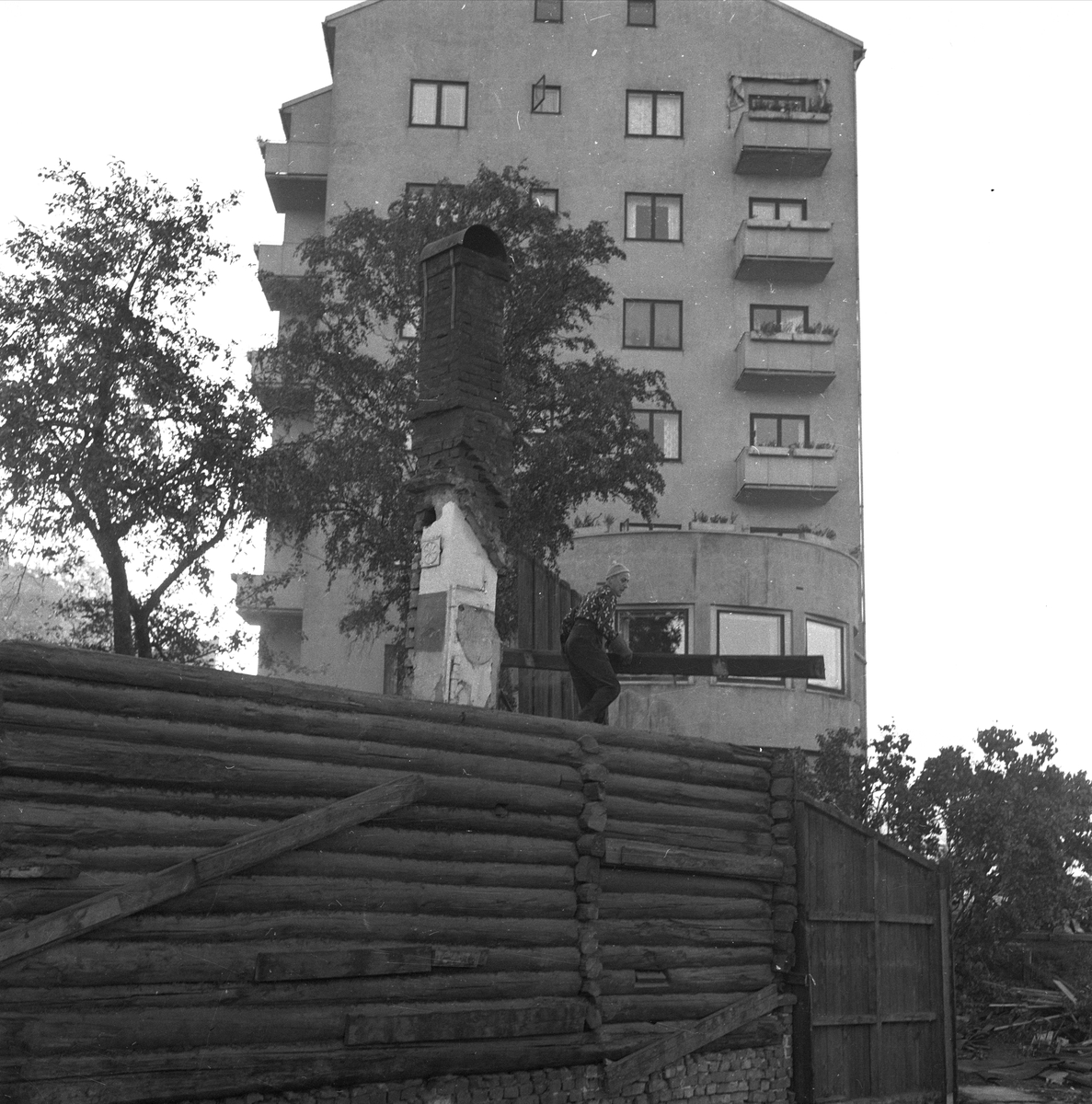 St. Halvards gate i Oslo, september 1956. Boligblokk og riving.