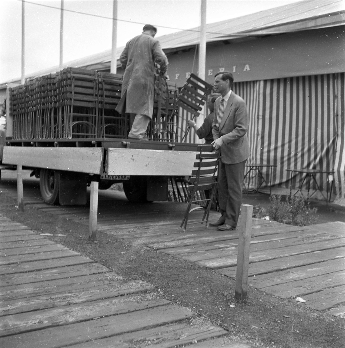 Ekeberg, Oslo, 6. juli 1959, landbruksutstilling, utstillingen demonteres.