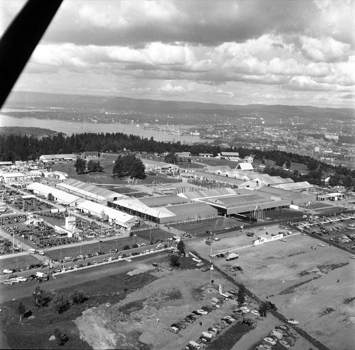 Ekeberg, Oslo, 11. juni 1959, landbruksutstilling, flyfoto over området.