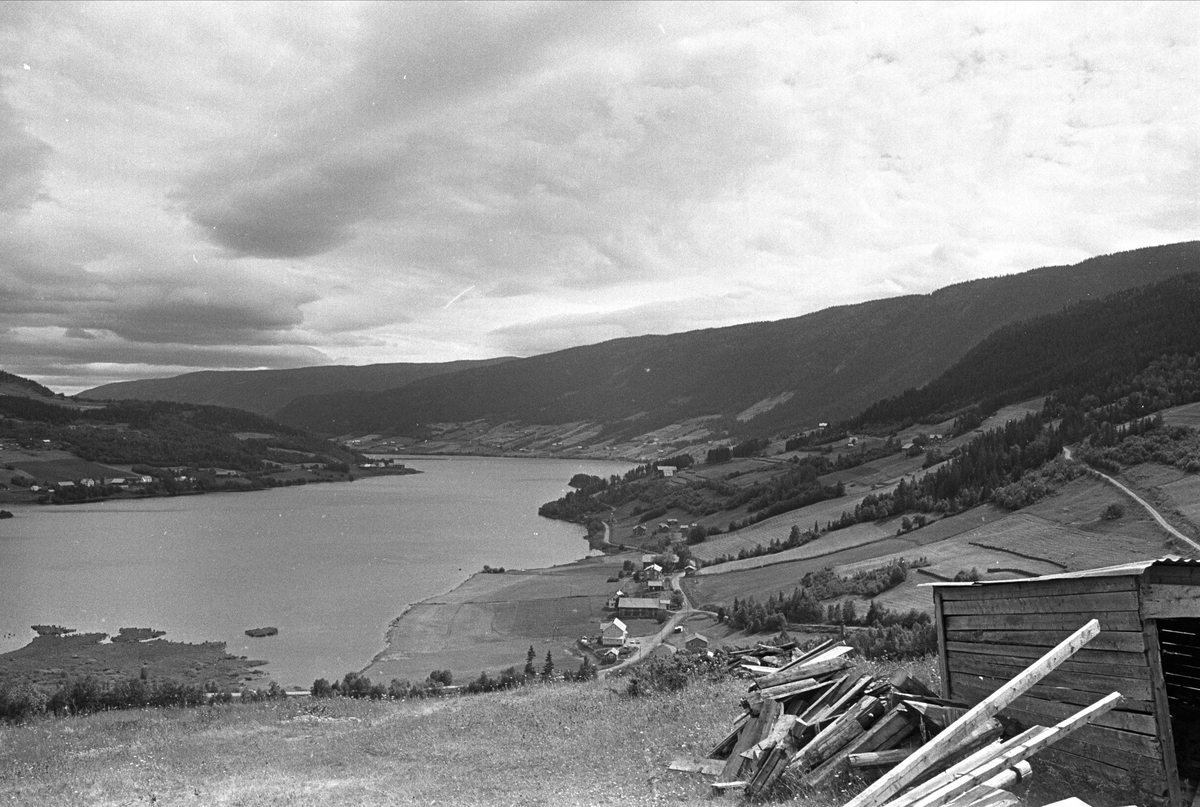 Fra Valdres juli 1967. Utsikt over dalen og elva i Vang.