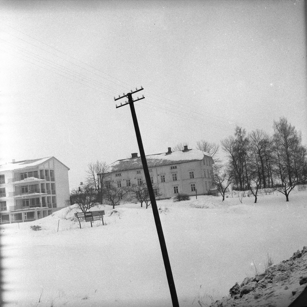 Brensmork, Eidsvoll, 06.03.1958, aldershjem, bygningen og omgivelsene rundt.