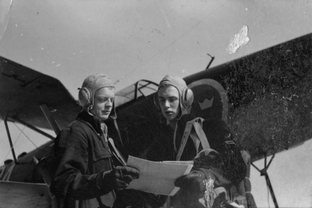 Grundläggande flygslagsutbildning, GFSU. Flygelever i förberedelse för flygtjänst med flygplan S 17 och S 12 på F 2 Roslagens flygflottilj, 1943.