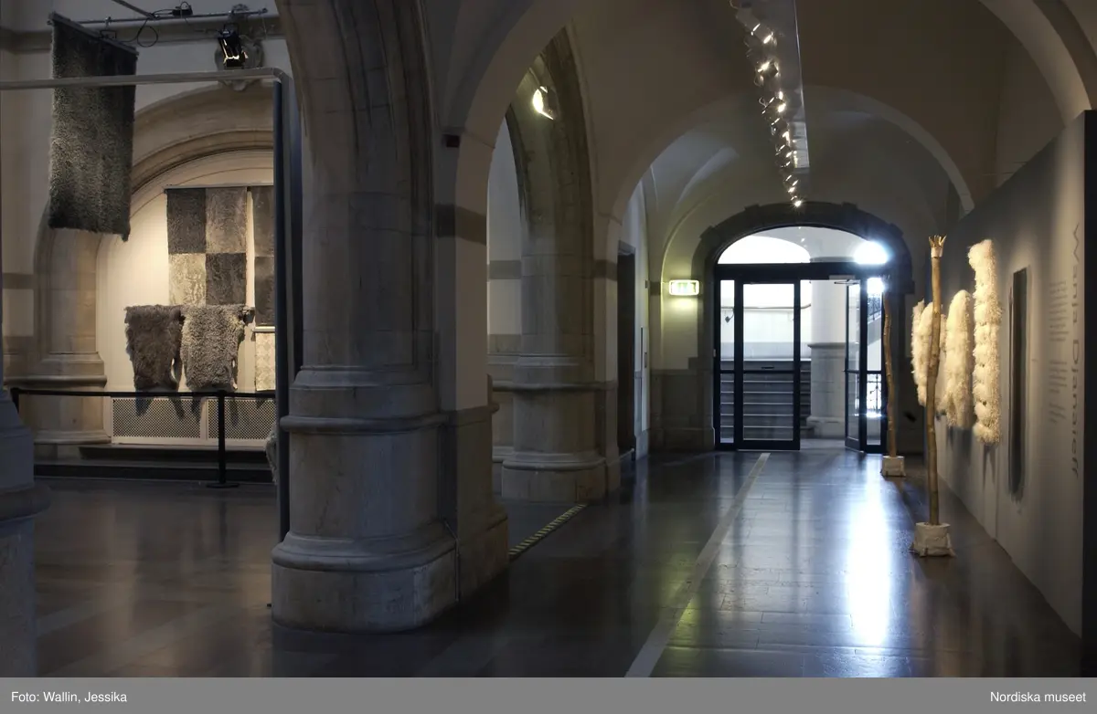 Utställningsdokumentation Slöjdjul skinn 2003.