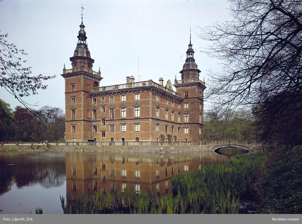 Marsvinsholms gods, Balkåkra socken, Ljunits härad, Skåne. Byggt 1644-48 i tegel och sandsten av Otte Marsvin och Mette Brahe.