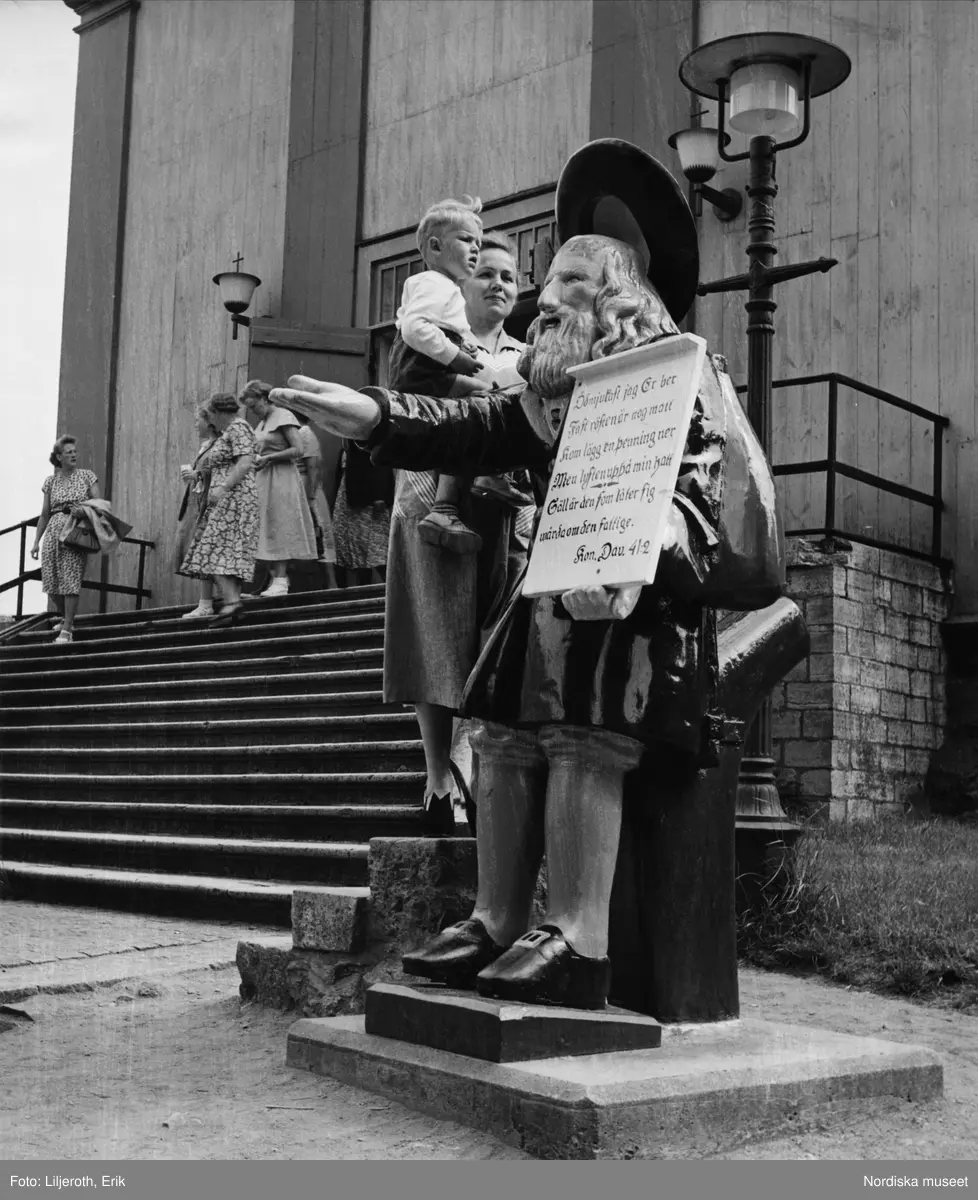 Staty av " Gubben Rosenbom" i Karlskrona