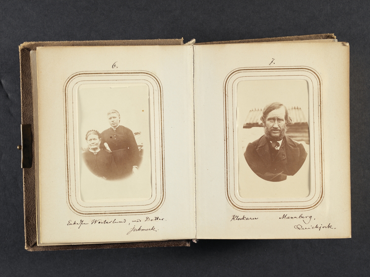 "Klockaren Mannberg, Quickjock". Ur Lotten von Dübens fotoalbum med motiv från den etnologiska expedition till Lappland som leddes av hennes make Gustaf von Düben 1868.