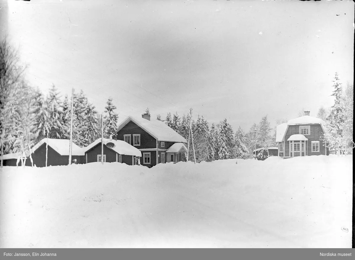 Går i vinterlandskap.