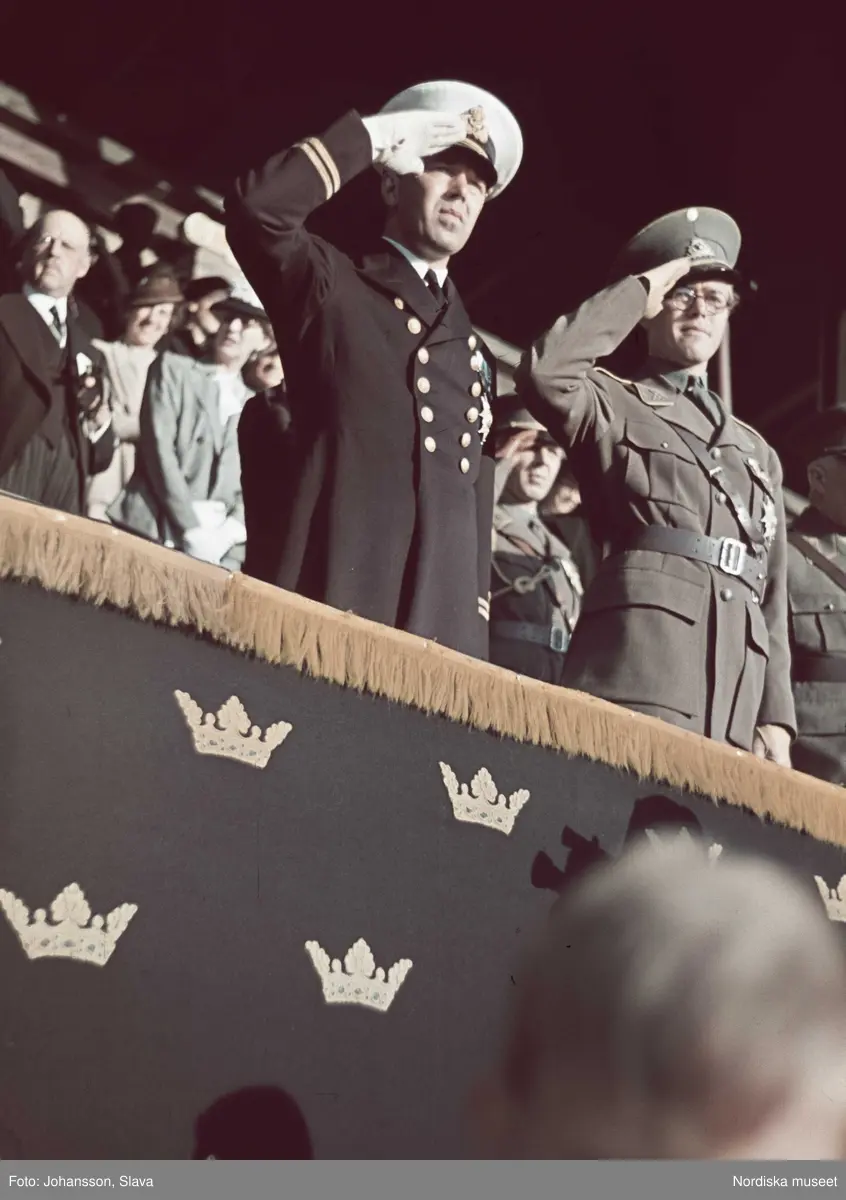 Prins Bertil och Carl Johan på Stockholms stadion.