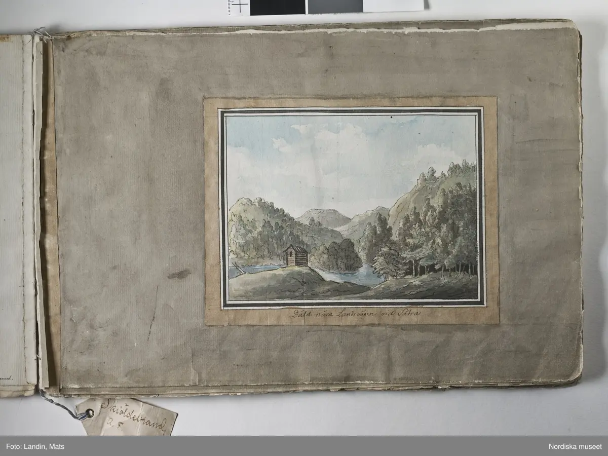 Album med titeln "Resan till Dalarna 1794". Akvareller utförda av greve Anders Fredrik Skjöldebrand (1757-1834) Falu koppargruva